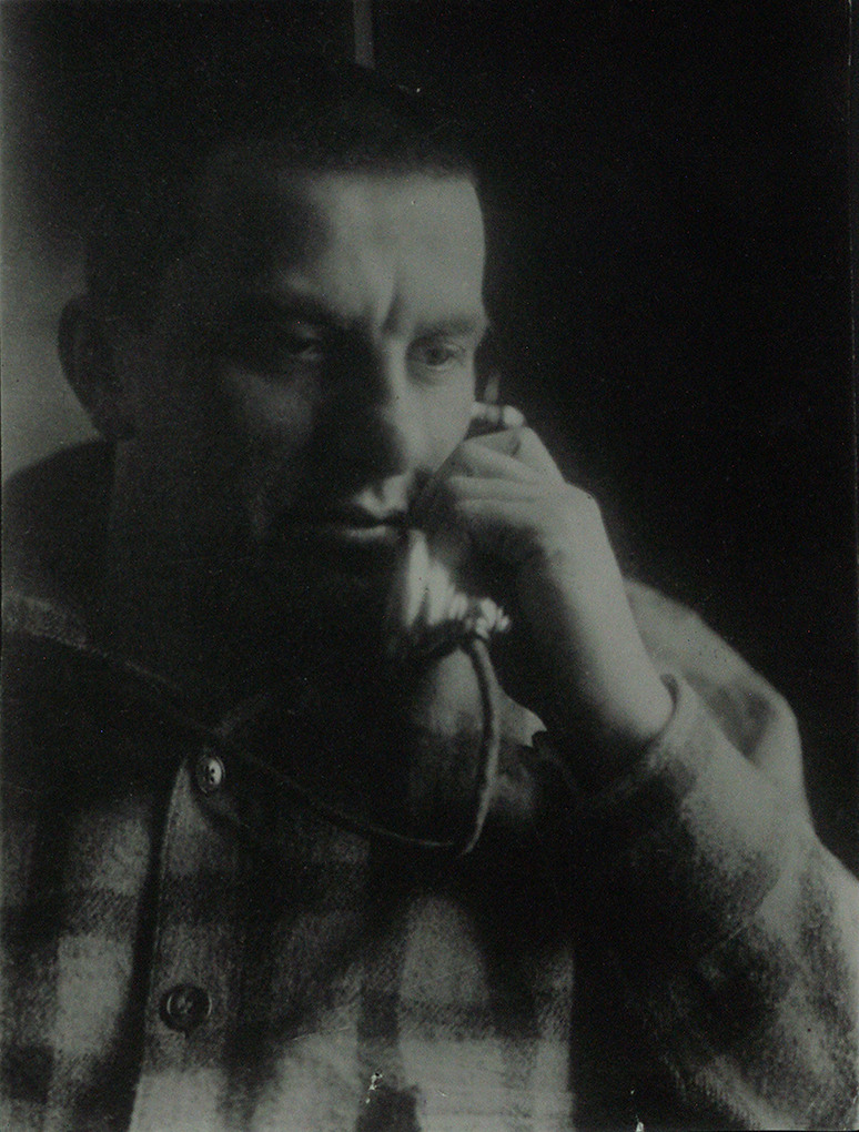 В.В. Маяковский в квартире в Гендриковом переулке 