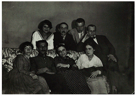 Маяковский, Л.Ю. и О.М. Брик с друзьями и знакомыми. Москва. 1919